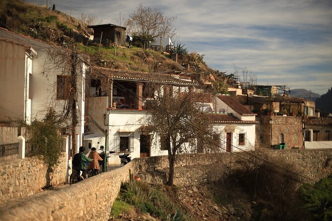 Albaicin & Sacramonte Electric Bike Tour in Granada - Mirador de San Nicolas and the classic Alhambra view