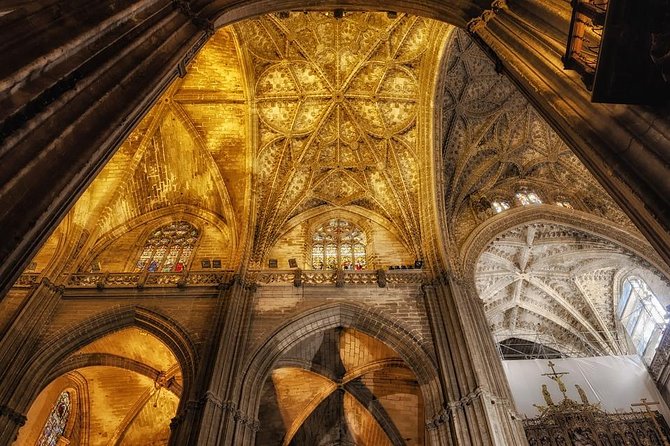 Alcazar and Cathedral of Seville Tour with Skip the Line Tickets - How the guides shape the day