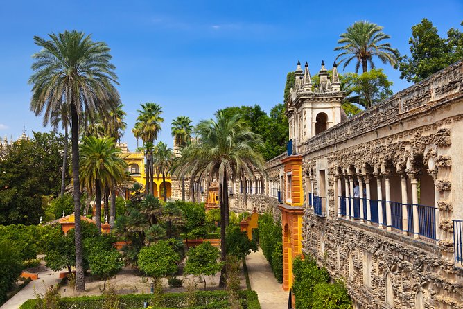 Alcazar, Cathedral and Giralda Guided Tour with Priority Tickets - Climbing the Giralda for the 104-meter view