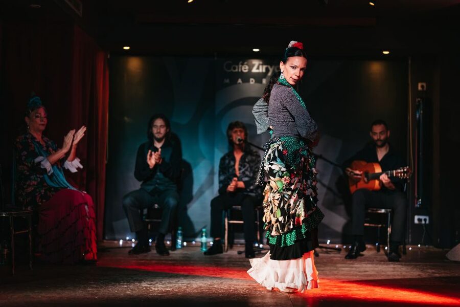 "Algarabía": Flamenco Show at Café Ziryab. Madrid - The performance: dancers, guitar, and voice
