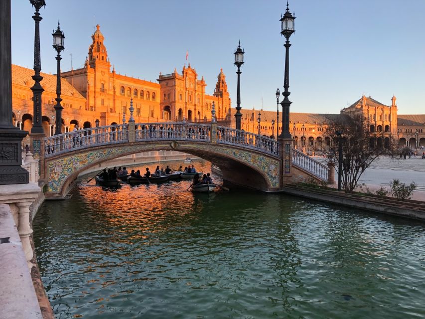 Algarve: Seville Full-Day Shopping and Sightseeing Tour - Seville Cathedral and the great Gothic interior