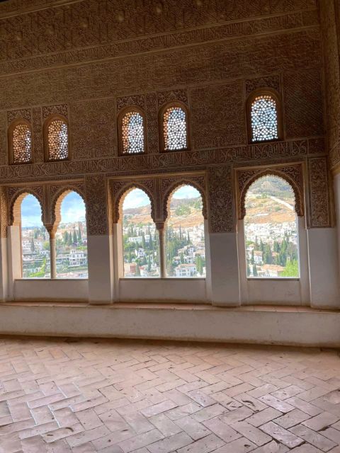 Alhambra and Nasrid Palaces Guided Tour with Tickets - Practical ways to make the tour better