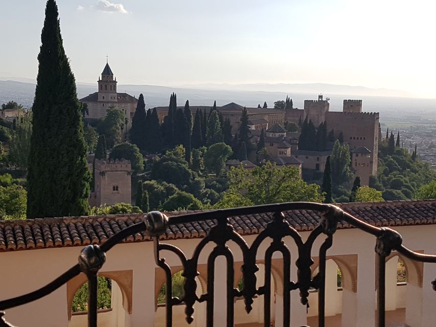 Alhambra: Generalife Gardens & Alcazaba Fast-Track Tour - Why this three-hour Alhambra route works