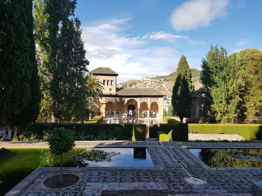 Alhambra: Generalife Gardens & Alcazaba Fast-Track Tour - Meeting at Restaurante La Mimbre