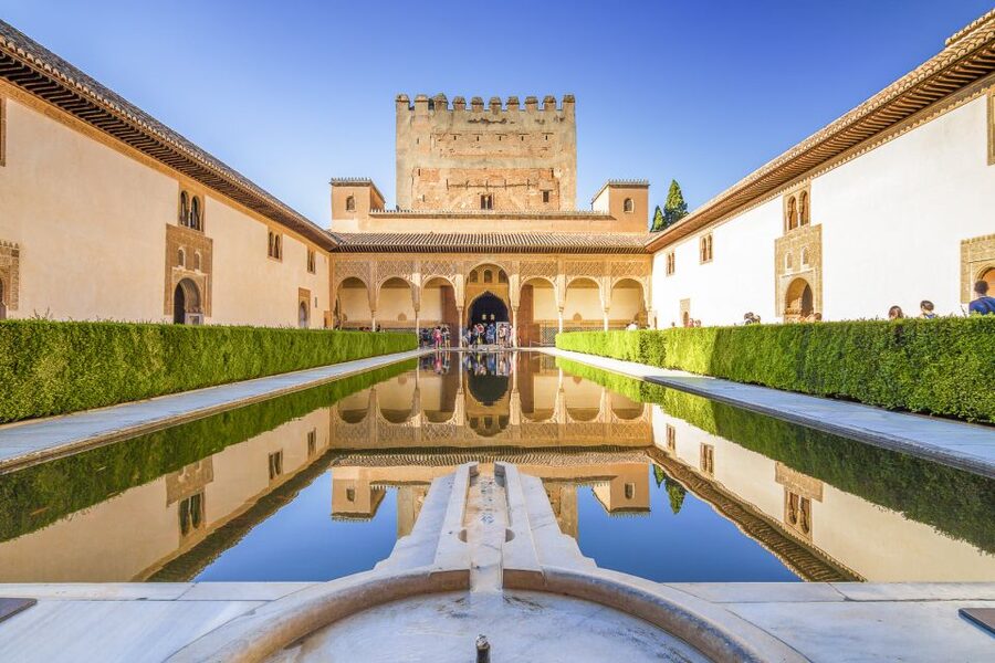 Alhambra & Generalife Tour including Transport & Admission - Twenty minutes at the Alcazaba Fortress
