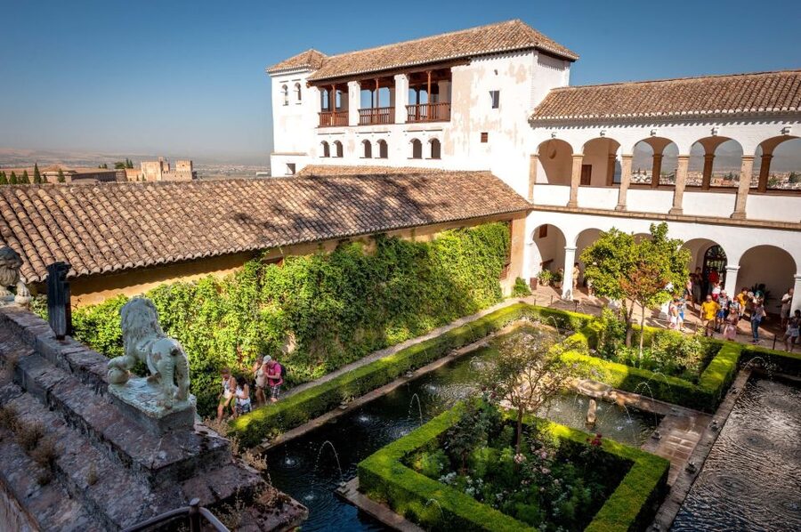 Alhambra & Generalife Tour including Transport & Admission - Practical details that can save your visit