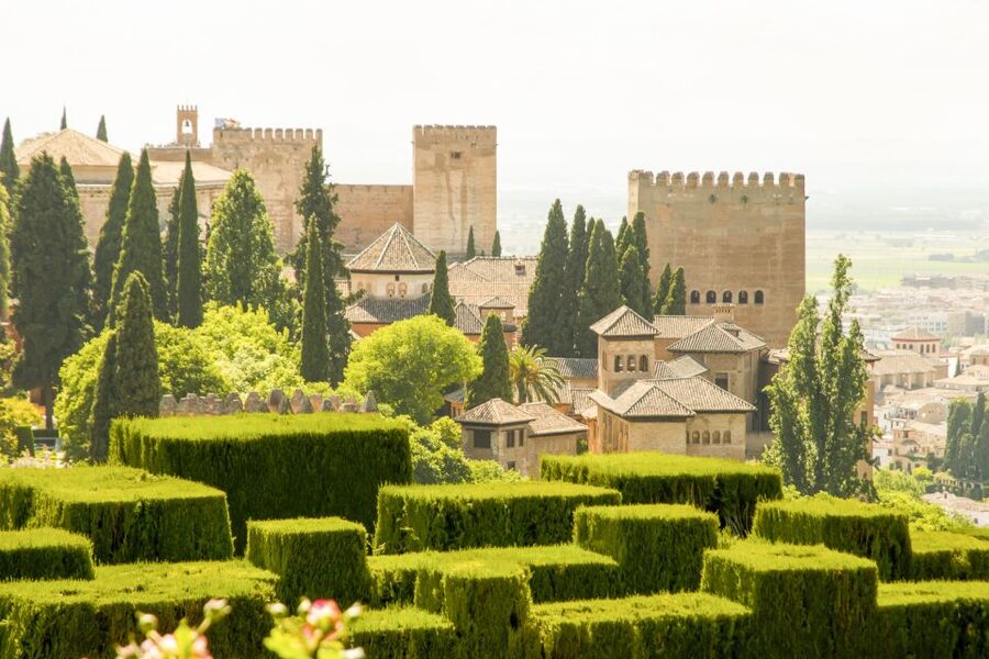 Alhambra: Guided Tour with Fast-Track Entry - Generalife gardens and the value of water