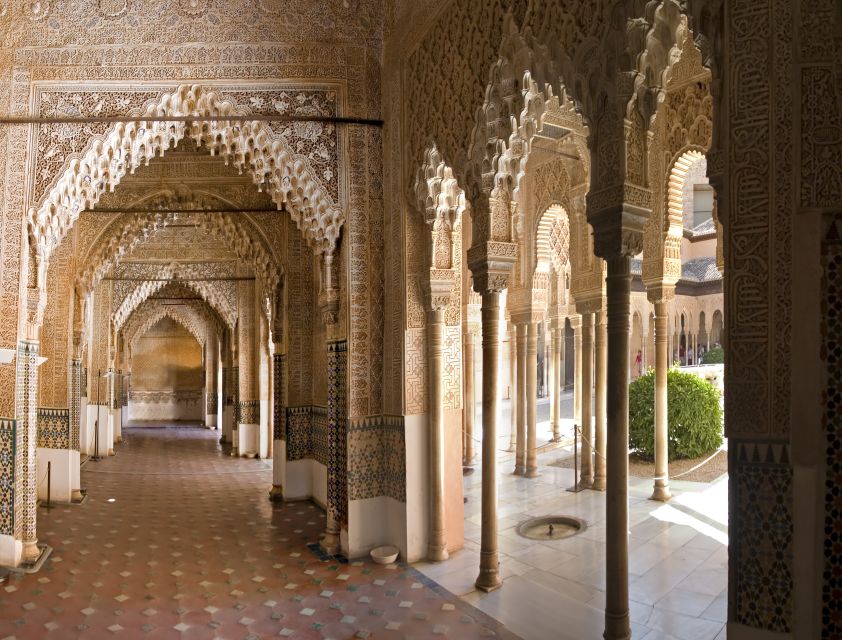 Alhambra: Guided Tour with Fast-Track Entry - What three hours really gives you