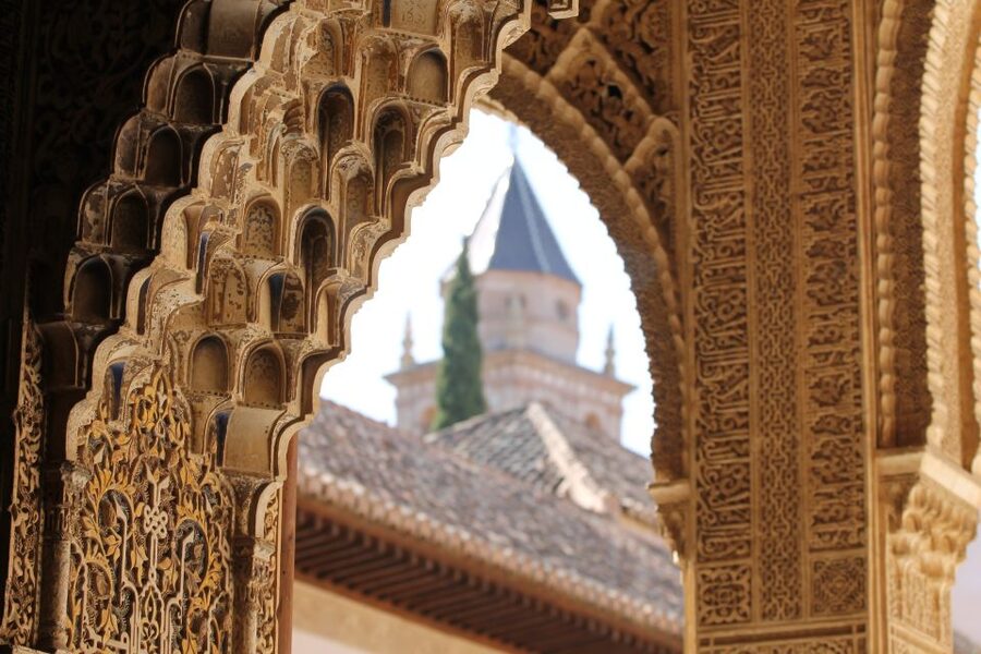 Alhambra: Guided Tour with Fast-Track Entry - Meeting at the Pabellón de Acceso