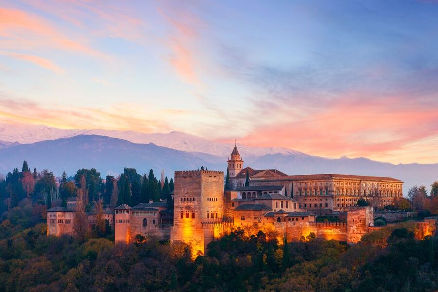 Alhambra, Nasrid Palaces, and Generalife 3-Hour Guided Tour - Group size, language, and guide quality