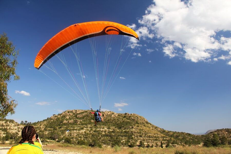 Alicante and Santa Pola: Tandem Paragliding Flight - The transfer and the wait for the right wind