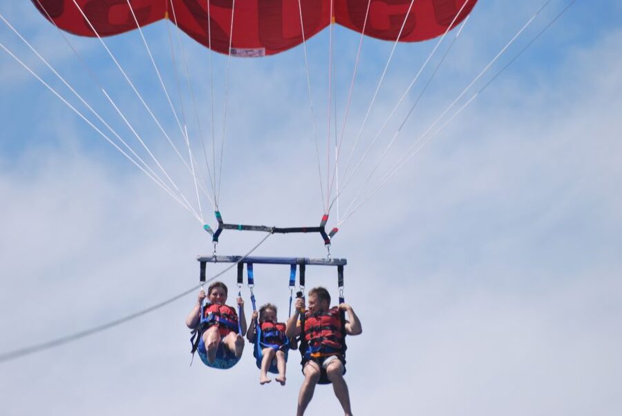 Alicante: Boat Trip and Parasailing Experience with Drink - Flying above Alicante’s Costa Blanca