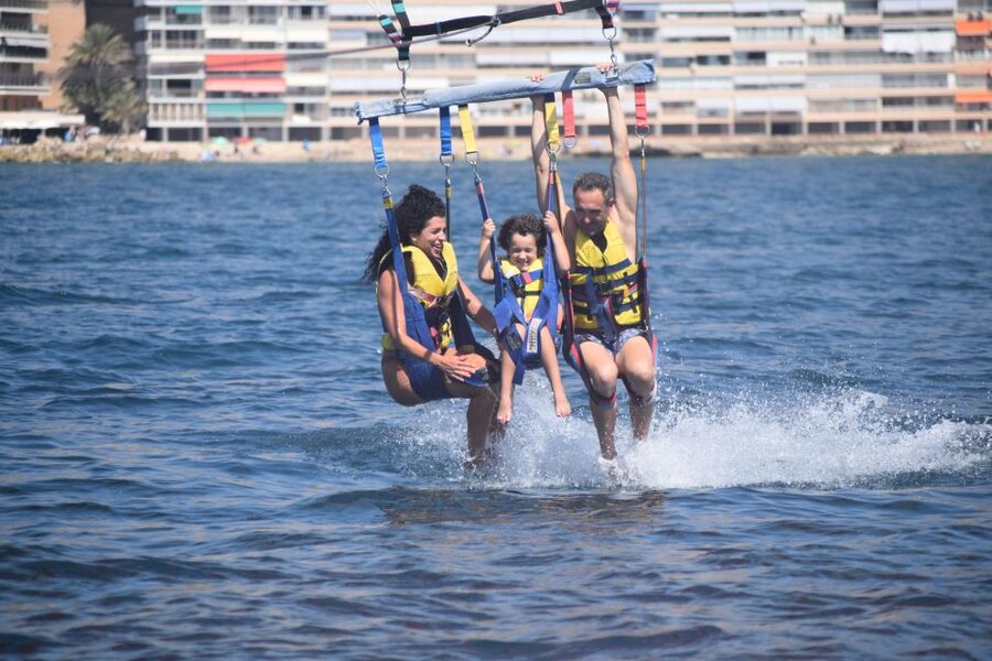 Alicante: Boat Trip and Parasailing Experience with Drink - Photos, music, and the social side