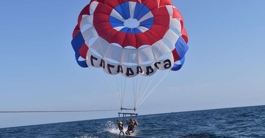Alicante: Boat Trip and Parasailing Experience with Drink - Cruising the coast before takeoff