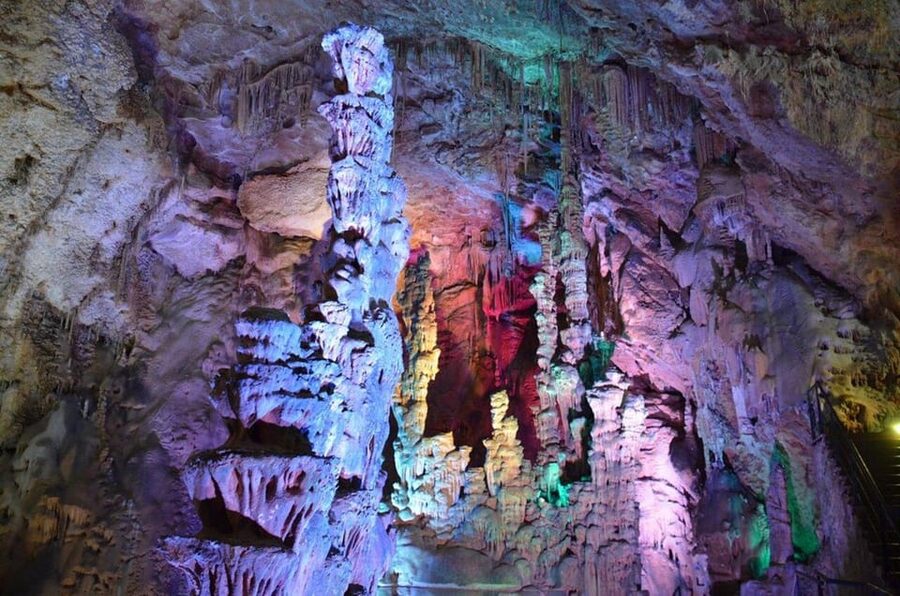 Alicante: Canelobre Caves & Busot Tour including transfer - Entering Canelobre’s 145-million-year-old limestone