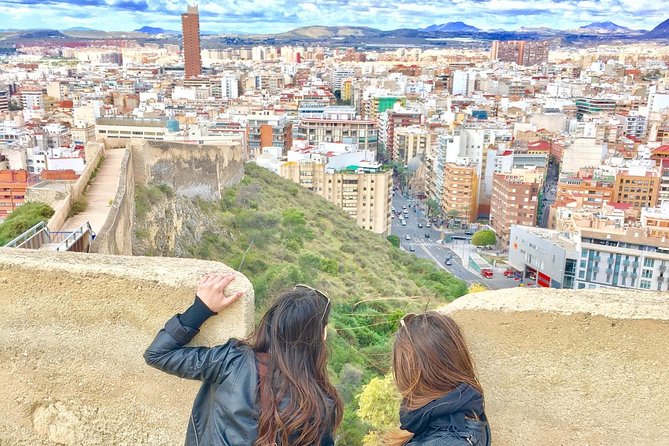Alicante Historic Small Group Tour with Tapas Tasting - Guides and the quality of the experience