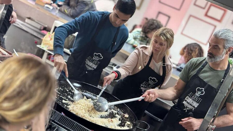 Alicante: Paella and Sangría Workshop with Market Visit - From market basket to Alicante-style paella