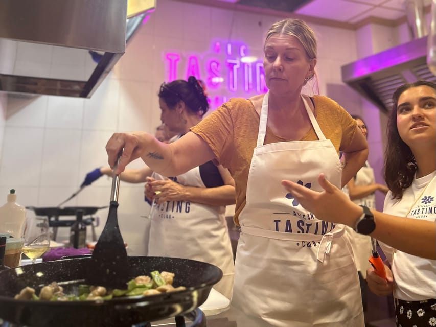 Alicante Paella Cooking Class, Tapas, Drinks and Market - Sharing the finished meal with the group