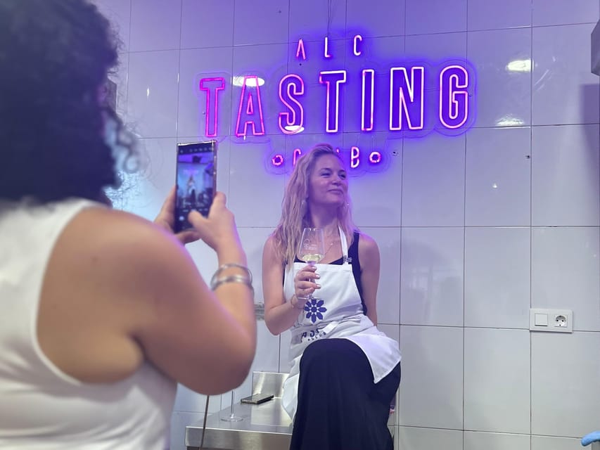 Alicante Paella Cooking Class, Tapas, Drinks and Market - What the guides add to the class
