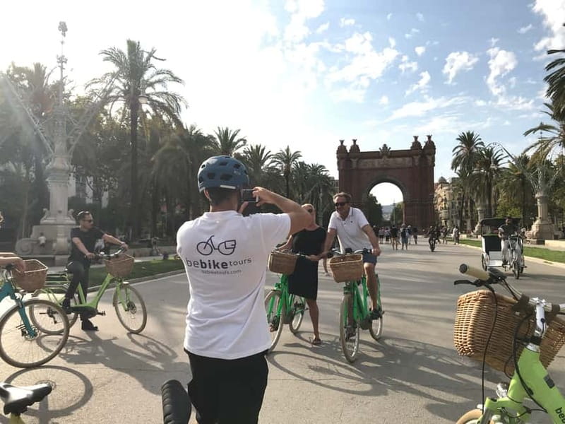 Barcelona: 1.5-Hour Sightseeing Tour by Bike/Electric Bike - Why a bicycle is a smart way to meet Barcelona