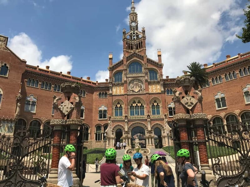 Barcelona: 1.5-Hour Sightseeing Tour by Bike/Electric Bike - Barceloneta, Port Vell, and the waterfront