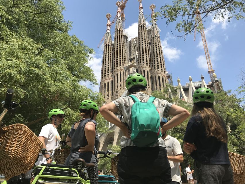 Barcelona: 2.5-Hour Bike or E-Bike Historical Tour - At a glance