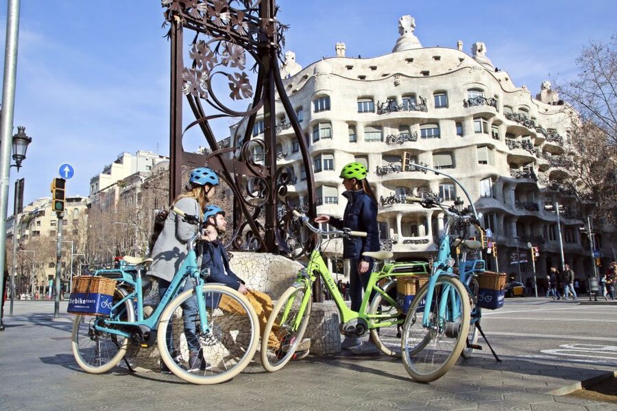 Barcelona: 2.5-Hour Bike or E-Bike Historical Tour - Regular bike or e-bike?