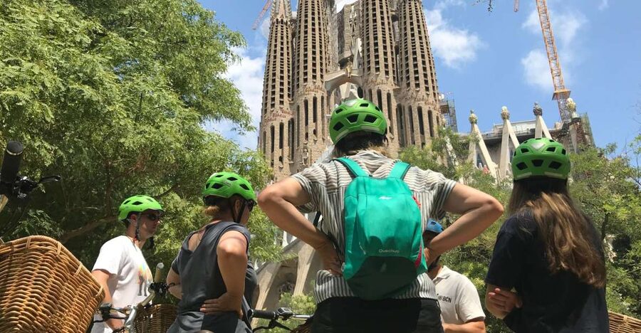 Barcelona: 2.5-Hour Bike or E-Bike Historical Tour - Why a bike is the right tool for Gaudí’s Barcelona
