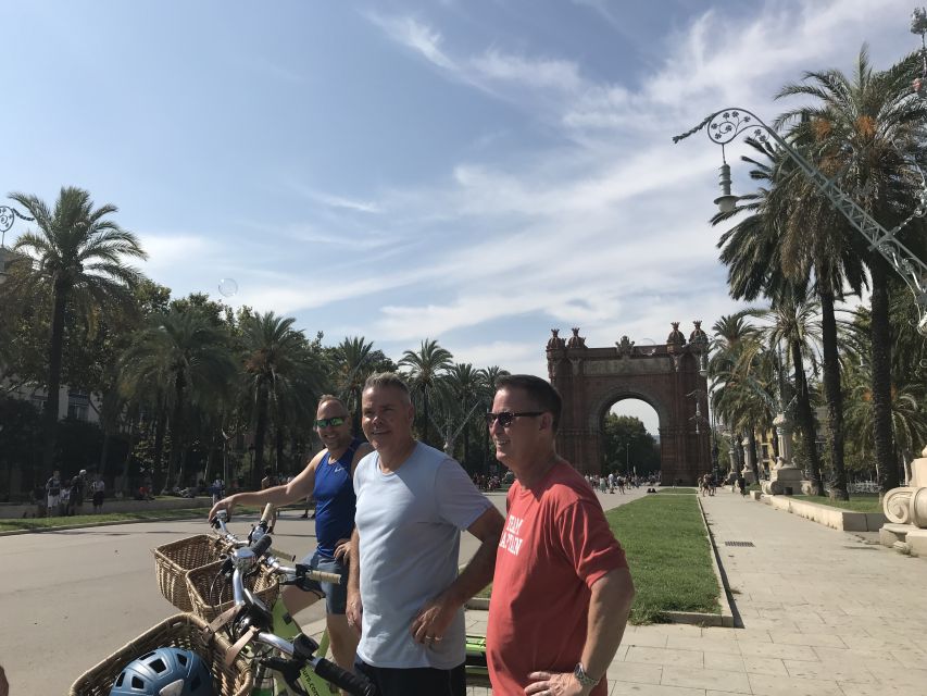 Barcelona: 2.5-Hour Bike or E-Bike Historical Tour - El Born, Mercat del Born, and Santa Maria del Mar