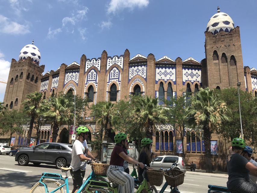 Barcelona: 2.5-Hour Bike or E-Bike Historical Tour - Along Passeig de Sant Joan to Sagrada Familia
