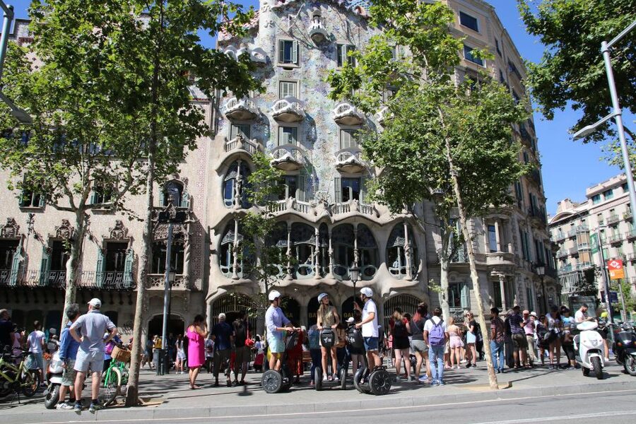 Barcelona: 2.5-Hour Gaudí Segway Tour - Casa de les Punxes and the wider modernist story