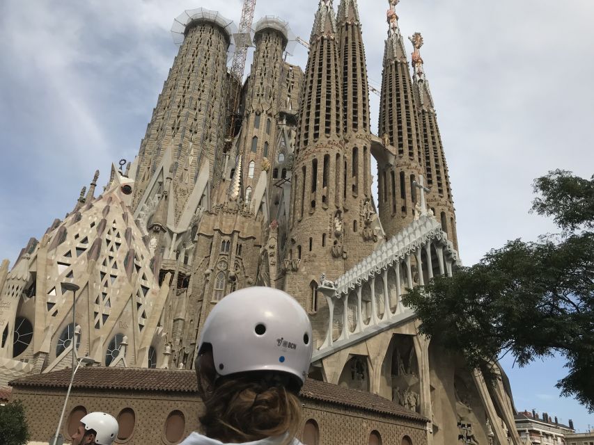 Barcelona: 2.5-Hour Gaudí Segway Tour - Guides, pace, and group size