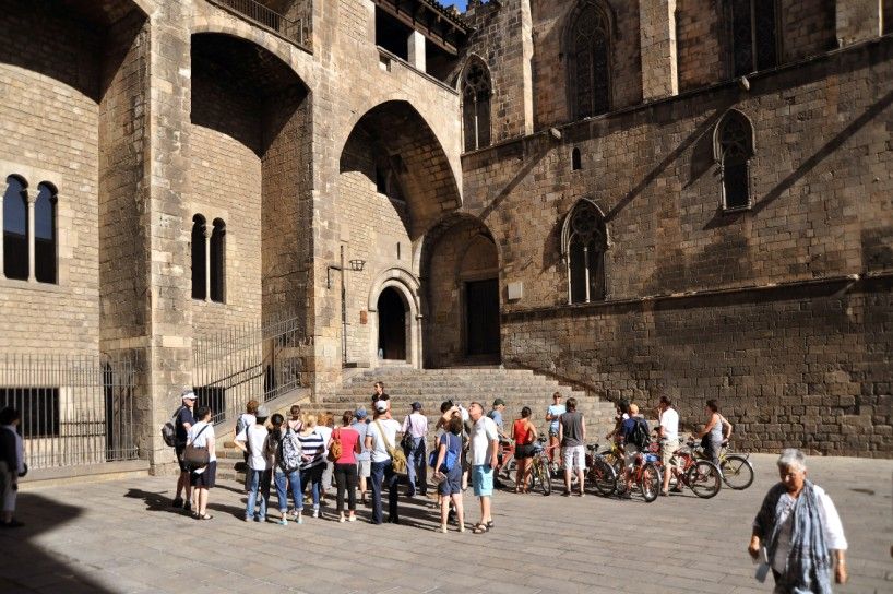 Barcelona 2-Hour Gothic Walking Tour - Carrer del Bisbe and the quarter’s street life