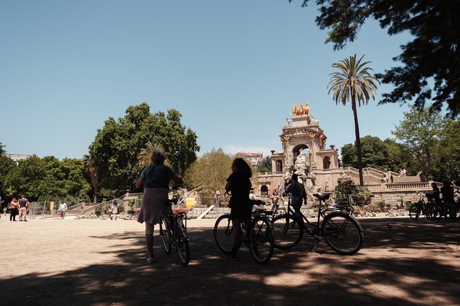 Barcelona 3-hour Bike or E-Bike Tour: Highlights and Hidden Gems - Arc de Triomf and 20 minutes in Ciutadella Park