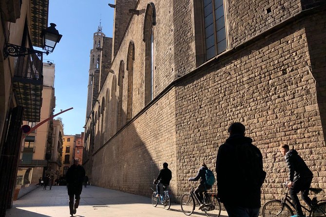 Barcelona 3-hour Bike or E-Bike Tour: Highlights and Hidden Gems - How the pace feels for different fitness levels