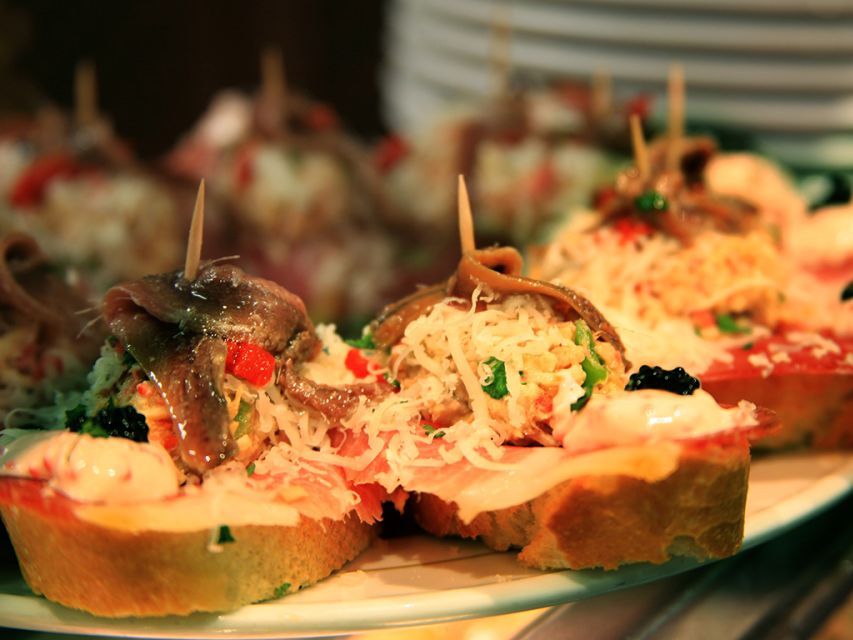 Barcelona: 4-Hour Tapas Evening Tour and Flamenco Show - The flamenco show in a downtown tablao