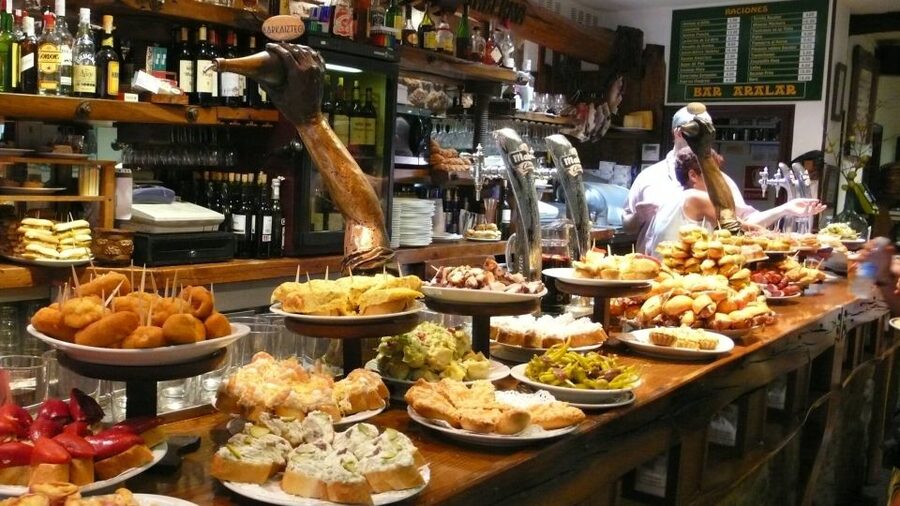 Barcelona: 4-Hour Tapas Evening Tour and Flamenco Show - Why the guide can make or break the evening
