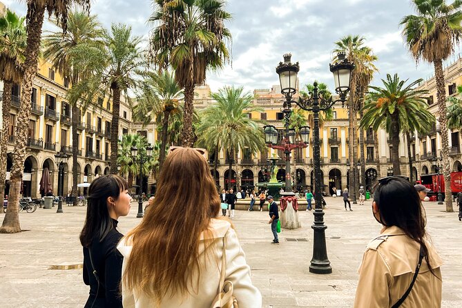 Barcelona all included: Sagrada, Park Güell, Montjuic & Gothic - Lunch near Sagrada Família: flexible, but not included