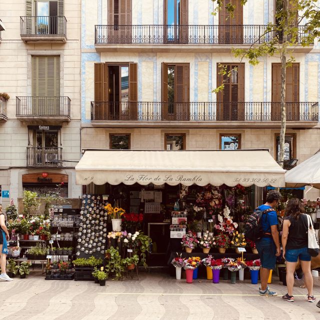 Barcelona: Barri Gotic Small Group Walking Tour - Plaza de San Felipe Neri and its difficult story