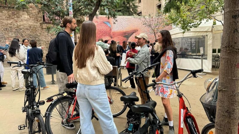 Barcelona: Bike or eBike Tour, Top Sights & Local Insights - Parc de la Ciutadella and El Born