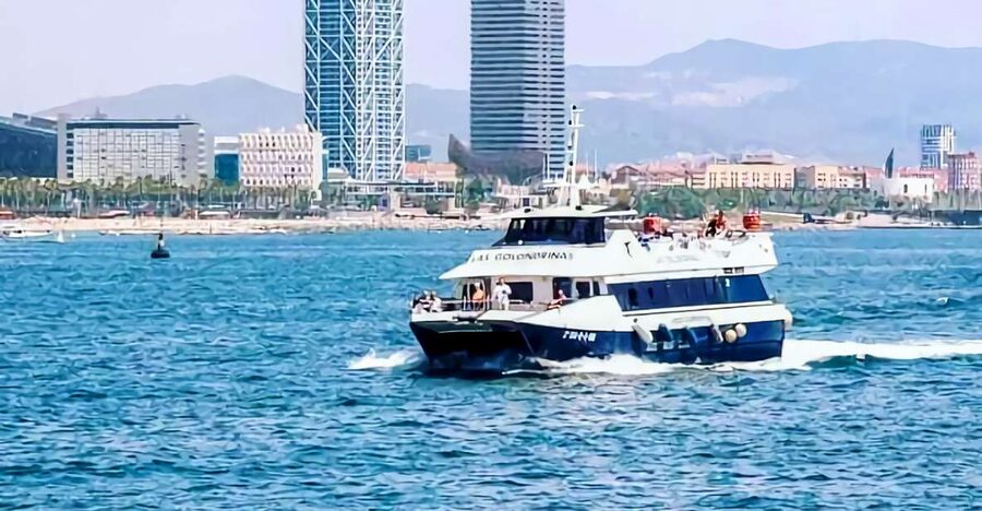 Barcelona: Boat Tour in Las Golondrinas - The 40 minute harbor ride