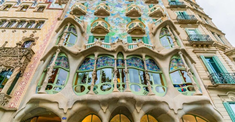 Barcelona: Casa Batlló Entry with Self-Audioguide Tour - Why Casa Batlló feels unlike a normal house tour