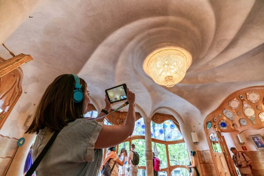Barcelona: Casa Batlló Entry with Self-Audioguide Tour - The self-guided route, room by room