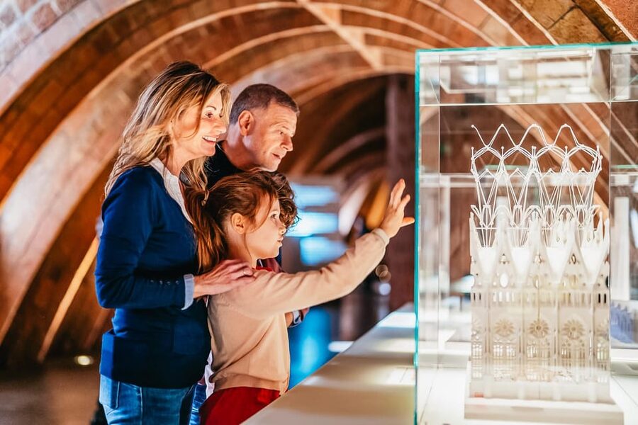 Barcelona: Casa Milà Early-Morning Access Guided Tour - Starting at Passeig de Gràcia 92