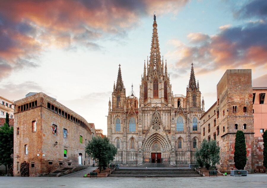 Barcelona Cathedral: Ticket, Guided Tour and VR Experience - Key points to know before you book