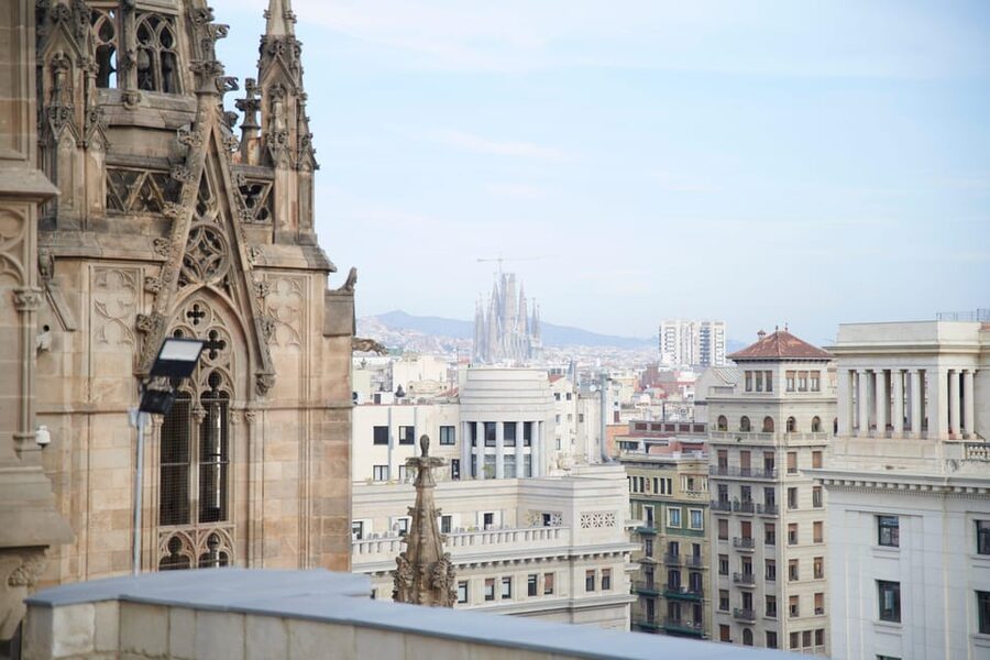Barcelona Cathedral: Ticket, Guided Tour and VR Experience - Entering Barcelona Cathedral at Pla de la Seu