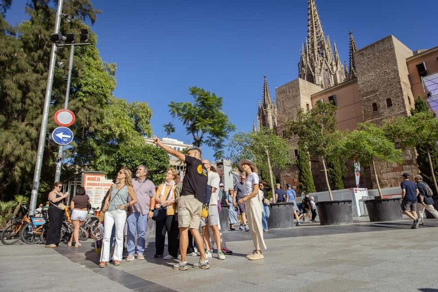 Barcelona: City Walking Tour with Local Guide - Key points at a glance