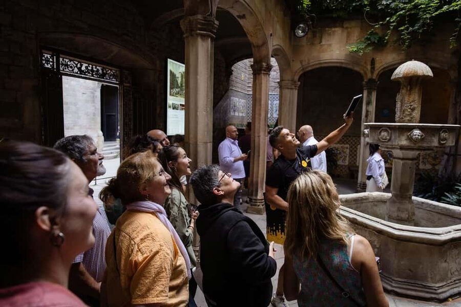 Barcelona: City Walking Tour with Local Guide - Plaça de Sant Jaume and civic Barcelona