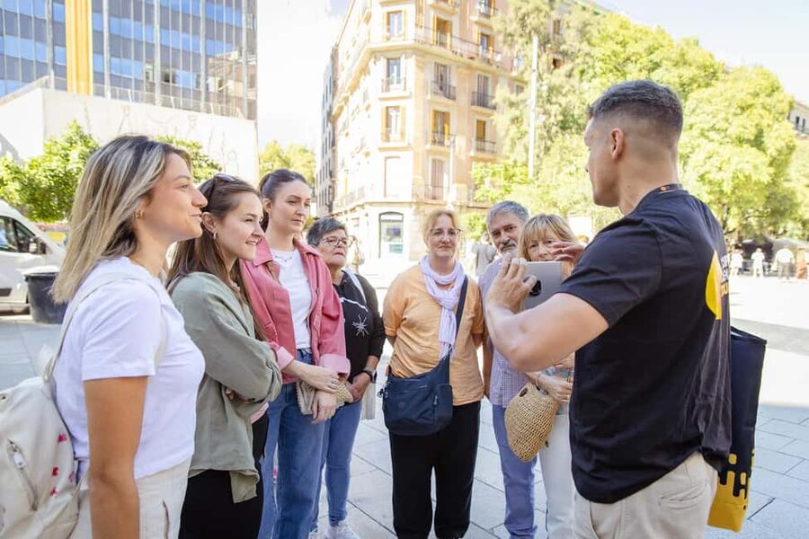 Barcelona: City Walking Tour with Local Guide - Barcelona Cathedral and the medieval center