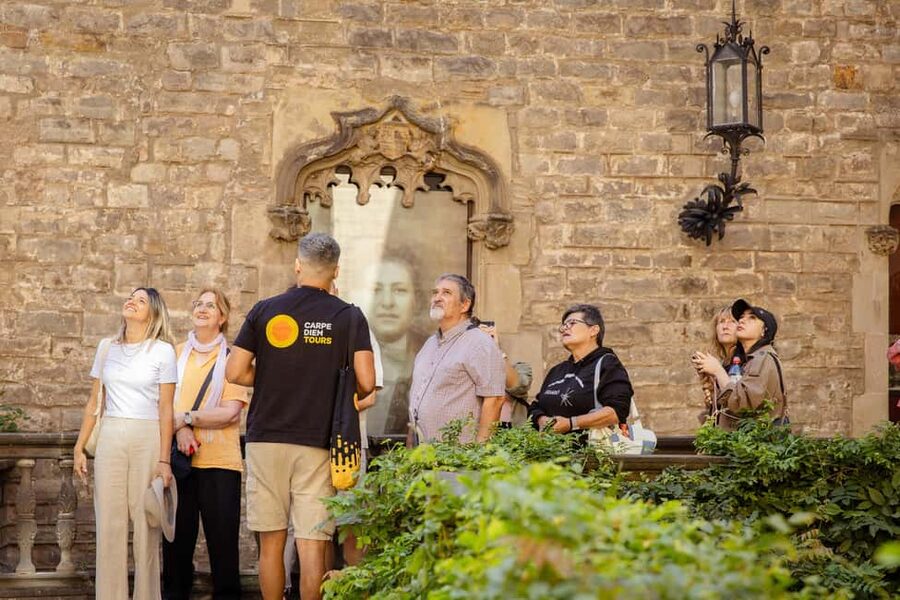 Barcelona: City Walking Tour with Local Guide - From Escultura Barcino to the Roman city